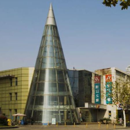 진장 인 차오바오 로드 서브웨이 스테이션 샹하이 외부 사진