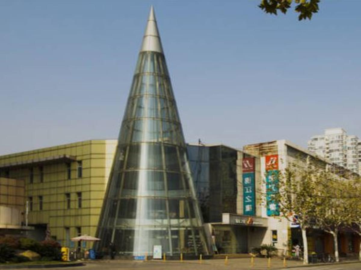 진장 인 차오바오 로드 서브웨이 스테이션 샹하이 외부 사진